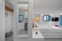 Postel nebo postele na pokoji v ubytování Camvillia Donoussa Village Suites