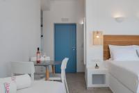Postel nebo postele na pokoji v ubytování Camvillia Donoussa Village Suites
