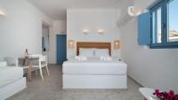 Postel nebo postele na pokoji v ubytování Camvillia Donoussa Village Suites