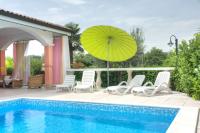 Bazén v ubytování B&B Villa Gloriana nebo v jeho okolí