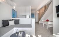 Posezení v ubytování Camvillia Donoussa Village Suites