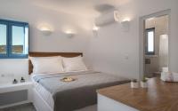 Postel nebo postele na pokoji v ubytování Camvillia Donoussa Village Suites