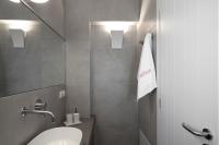 Koupelna v ubytování Camvillia Donoussa Village Suites