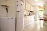 Kuchyň nebo kuchyňský kout v ubytování Perivolakia home