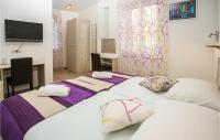 Posteľ alebo postele v izbe v ubytovaní 3 Bedroom Cozy Apartment In Split