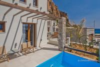 Bazén v ubytování Ypsilos Beach Suites Adults Only nebo v jeho okolí