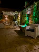 A seating area at Il Nachiro
