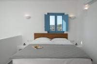 Postel nebo postele na pokoji v ubytování Camvillia Donoussa Village Suites