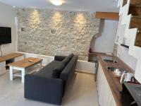 Kuchyňa alebo kuchynka v ubytovaní NJ Corfu Astro Apartments