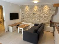 Televízia a/alebo spoločenská miestnosť v ubytovaní NJ Corfu Astro Apartments