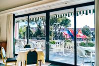 Reštaurácia alebo iné gastronomické zariadenie v ubytovaní Ambassador Palace Hotel