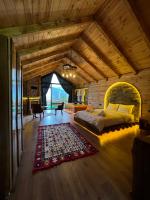 Postel nebo postele na pokoji v ubytování ZirvedeKal Suit Otel