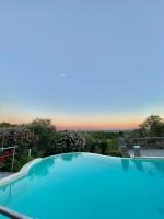 Bazén v ubytovaní Agriturismo La Sorgente di Rossi Valentino alebo v jeho blízkosti