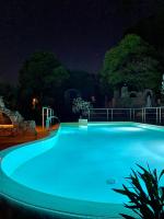 Bazén v ubytovaní Agriturismo La Sorgente di Rossi Valentino alebo v jeho blízkosti