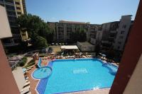 Bazén v ubytování Menada Admiral Plaza Apartaments nebo v jeho okolí