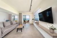 Televízia a/alebo spoločenská miestnosť v ubytovaní Ixia Dream hotel - Adults only