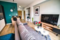Televízia a/alebo spoločenská miestnosť v ubytovaní Apartament Emi Zator by Housine