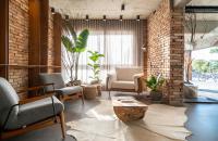 a living room with chairs and a coffee table at Jangal das Araucárias Swan Design Hotel Canela in Canela