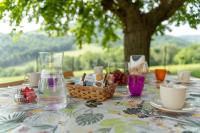 Jedlo v ubytovaní bed & breakfast alebo blízkom okolí