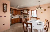 Kuchyňa alebo kuchynka v ubytovaní 2 Bedroom Cozy Home In Krnica
