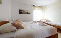 Posteľ alebo postele v izbe v ubytovaní 2 Bedroom Cozy Home In Krnica