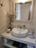 Thalassa Apartments & Studiosにあるバスルーム