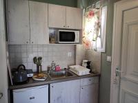 Thalassa Apartments & Studiosにあるキッチンまたは簡易キッチン