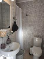 Thalassa Apartments & Studiosにあるバスルーム