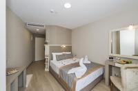 A bed or beds in a room at Marcello Hotel