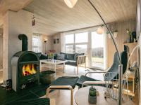 Posezení v ubytování Three-Bedroom Holiday home in Løkken 54