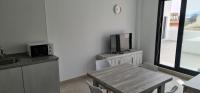 Televízia a/alebo spoločenská miestnosť v ubytovaní Apartamentos Tarifa Sun
