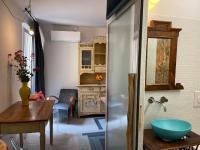 Kuchyňa alebo kuchynka v ubytovaní Cres B studio apartman