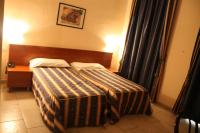 A bed or beds in a room at Hotel Alessander