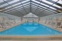 Bazén v ubytovaní MC Tourisme - Splendide & cosy appartement avec piscine, tennis & parking alebo v jeho blízkosti