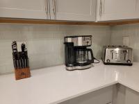 Winterfield Storey Lakeview 4173にあるキッチンまたは簡易キッチン