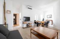 Telewizja i/lub zestaw kina domowego w obiekcie Le Concorde 3 - Appartement 2 chambres - 8 pers - Terrasse - Clim