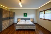 Postel nebo postele na pokoji v ubytování Hotel Villa Golf Cihelny