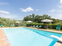 Bazén v ubytovaní Holiday Home Le Buche-1 by Interhome alebo v jeho blízkosti