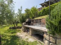 Vonkajšia záhrada v ubytovaní Holiday Home Le Buche-1 by Interhome