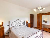 Posteľ alebo postele v izbe v ubytovaní Holiday Home Le Buche-1 by Interhome