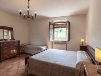 Posteľ alebo postele v izbe v ubytovaní Holiday Home Le Buche-1 by Interhome