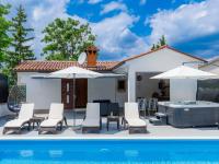 Bazén v ubytovaní Holiday Home Susanne by Interhome alebo v jeho blízkosti