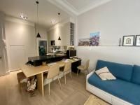 Posezení v ubytování For You Rentals Apartment TEMPORAL with Beautiful Private Terrace in the Center of Madrid CAR19