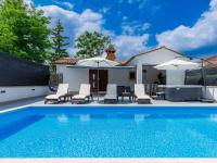 Bazén v ubytovaní Holiday Home Susanne by Interhome alebo v jeho blízkosti