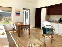 Kuchyňa alebo kuchynka v ubytovaní Nouveau ! La cabine du bout du monde - Le Portzic : votre maison de vacances de haut standing - PL6