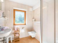 Kúpeľňa v ubytovaní Apartment Rosa-5 by Interhome
