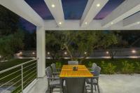 Patio nebo venkovní prostory v ubytování Johnny's White Luxury Villa