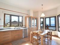 Kuchyňa alebo kuchynka v ubytovaní Holiday Home El balcón de la cala by Interhome