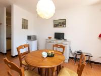 Kuchyňa alebo kuchynka v ubytovaní Apartment Les Cigales by Interhome