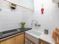 Kuchyňa alebo kuchynka v ubytovaní Apartment Les Cigales by Interhome